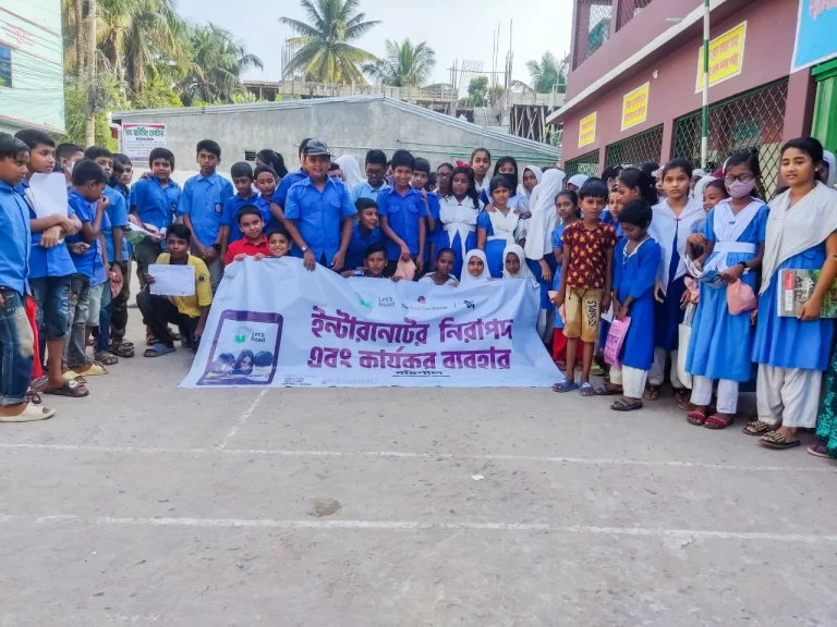 ইন্টারনেট আসক্তিকে পাঠ্যাভাসে পরিণত করবে লেটস রিড