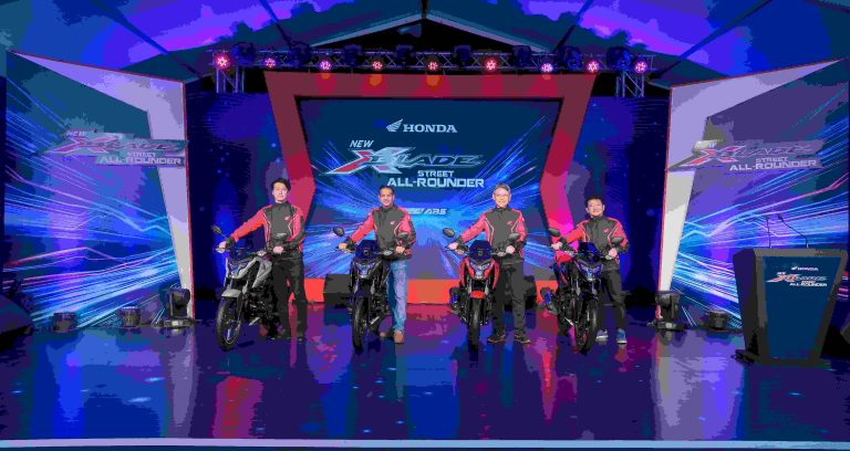 অত্যাধুনিক প্রযুক্তির নতুন এক্সব্লেড PGM-FI আনল হোন্ডা
