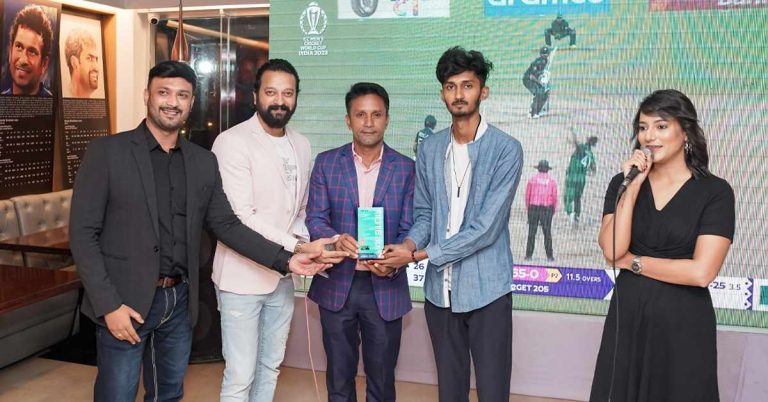 ইনফিনিক্স চার্জআপ বাংলাদেশ: বিজয়ীদের পুরস্কার দিলেন পাইলট-সাইমন