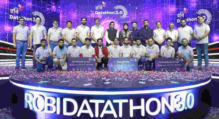 ডেটাথন ৩.০ বিজয়ী তিন দল পেল ১০ লাখ টাকার পুরস্কার