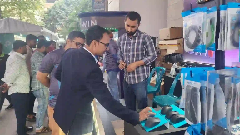 রাজধানীতে জমজমাট তথ্যপ্রযুক্তি পণ্যের মেলা