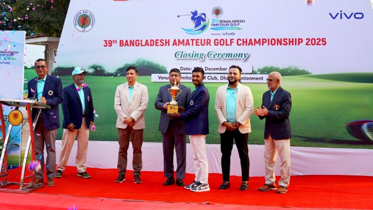 অ্যামেচার গলফে বিজয়ীর জন্য ভিভো’র বিশেষ উপহার